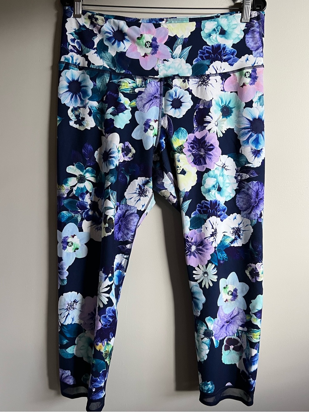 Old Navy Active Floral Leggings XL Cropped Blue Purple Yoga Workout Pants